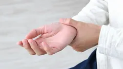 Dlaczego tak naprawdę drętwieją kończyny? 5 powodów, których nie wolno lekceważyć