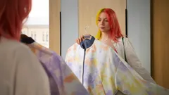 Nosisz ubrania w tym kolorze przez cały czas? Zdziwiłbyś się, jak wpływa to na Twój nastrój