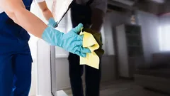 Telewizor możesz czyścić tylko jednym środkiem – inne trwale zniszczą ekran