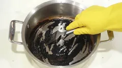Jak domyć przypalony garnek w 15 minut: te dwa groszowe składniki usuną każdy przypalony osad